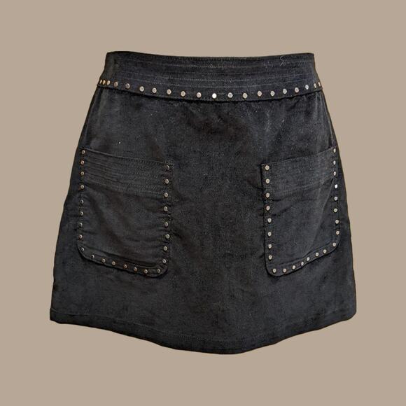 Retro Black Velvet Studded Mini Skirt with Front Pockets by Abercrombie & Fitch - Picture 1 of 4
